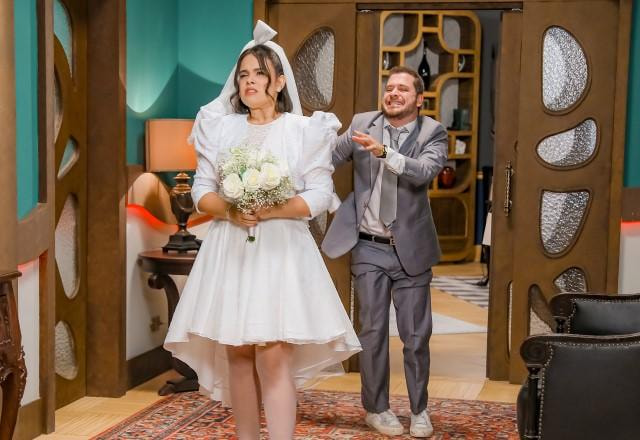 Elisa e César vestidos de noivos