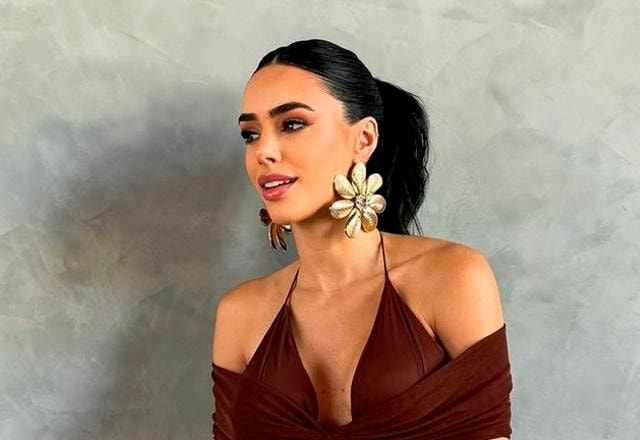 Bruna Biancardi posa para foto.