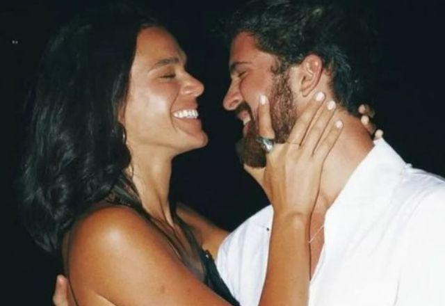 João Guilherme e Bruna Marquezine em foto