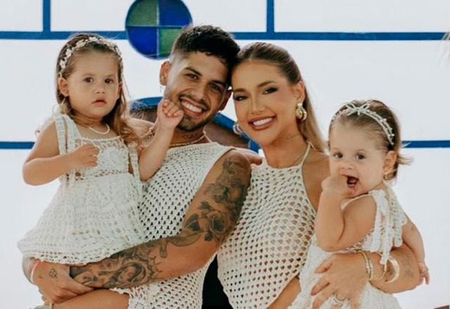 Maria Alice, Zé Felipe, Virginia e Maria Flor posam juntos para foto.
