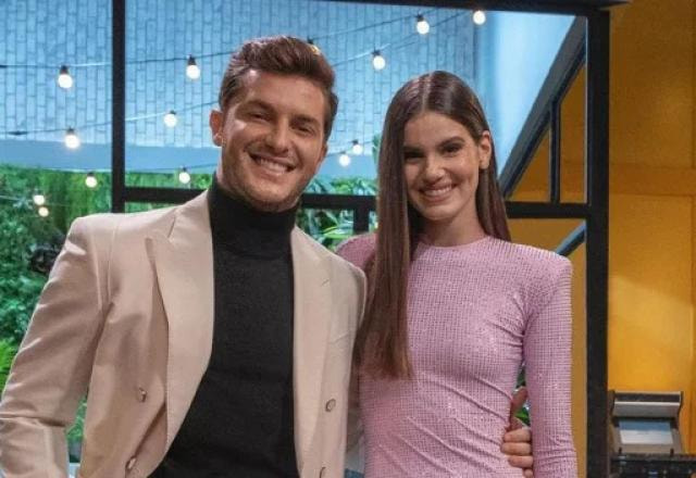 Camila Queiroz e Klebber toledo