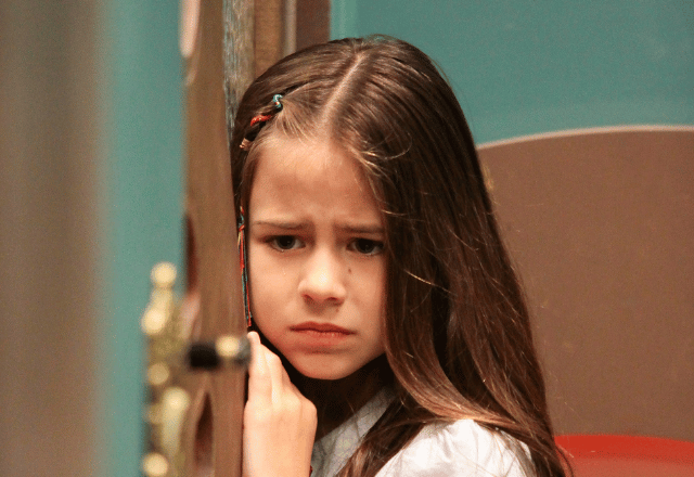 Anna trancada no quartinho