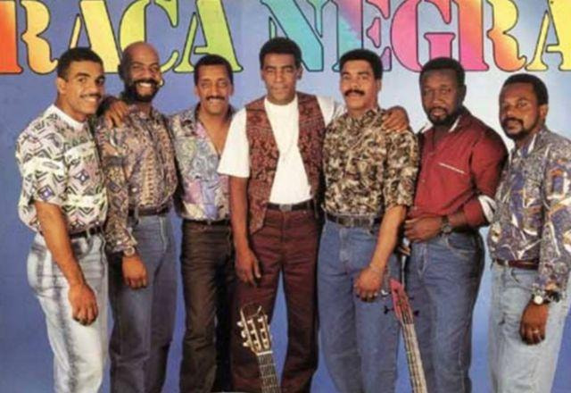 Capa de um disco do Raça Negra com Edson Café