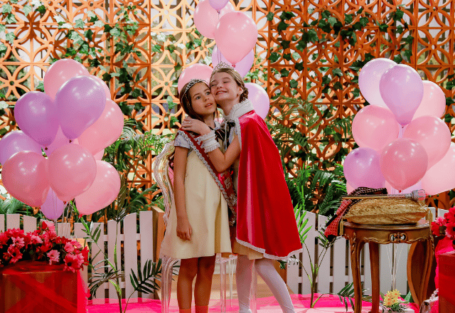 Lavínia e sua nova melhor amiga