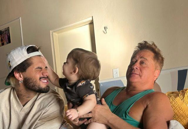 SBT TV | Leonardo posa com Zé Felipe e com o neto, mas detalhe rouba a cena