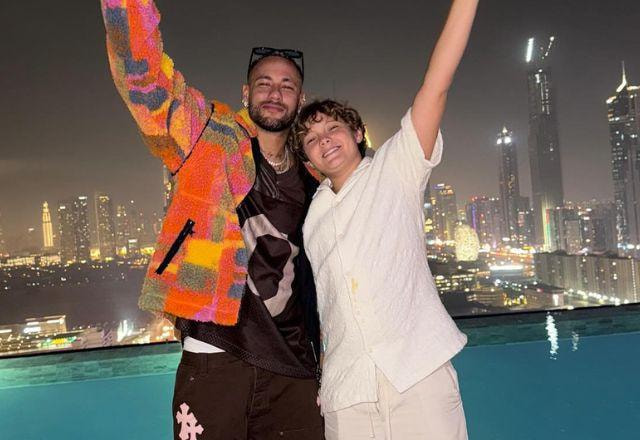 Neymar Jr e filho em foto