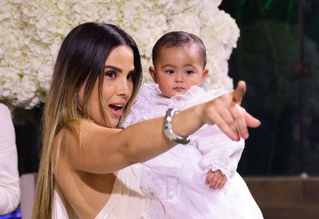 Wanessa Camargo mostra imagens inéditas em família de evento religioso