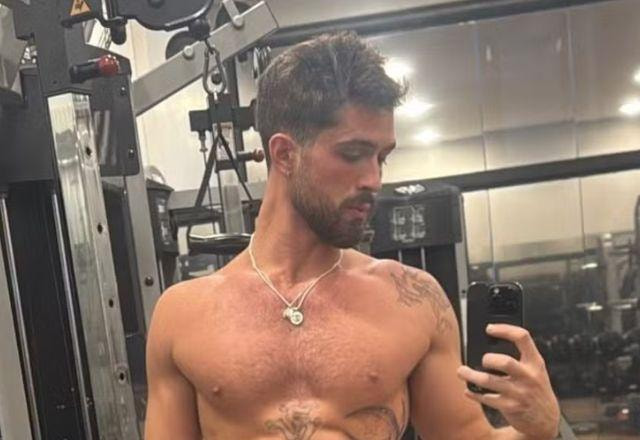 João Guilherme ostenta abdômen trincado e impressiona seguidores