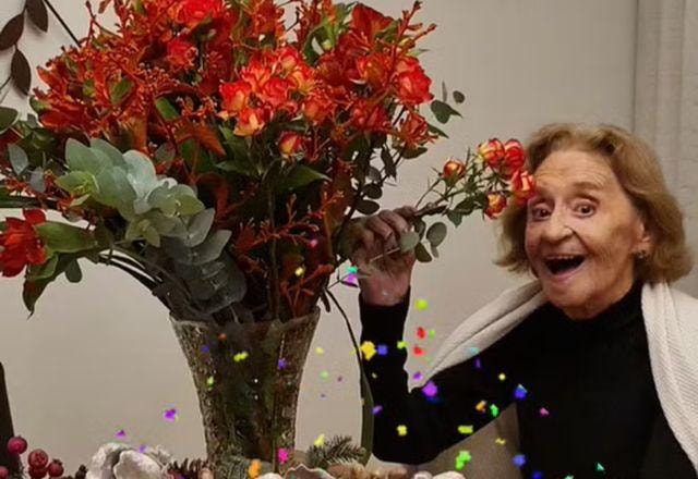 Laura Cardoso celebra 98 anos e recebe homenagens emocionantes