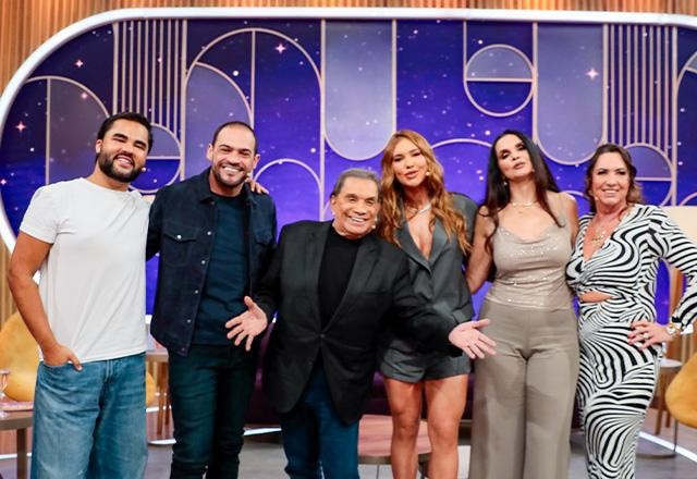 Lucas Guedez, Matheus Ceará, Dedé Santana, Virginia, Luiza Ambiel e Margareth Serrão posam juntos para foto.