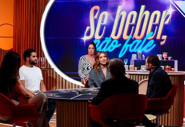 Lucas Guedez, Matheus Ceará, Dedé Santana, Virginia, Luiza Ambiel e Margareth Serrão posam juntos para foto.