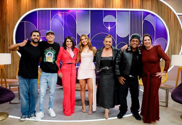 Lucas Guedez, Mc Don Juan, Mara Maravilha, Virginia, Rita Cadillac, Mc Davi e Margareth Serrão posam juntas para foto.