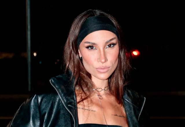 Bianca Andrade posa para foto.