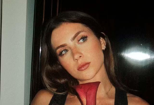 Jade PIcon posa para foto.