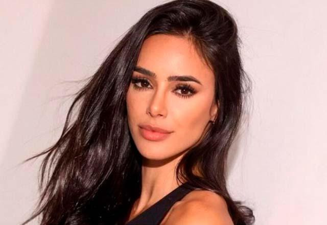 Bruna Biancardi posa para foto.