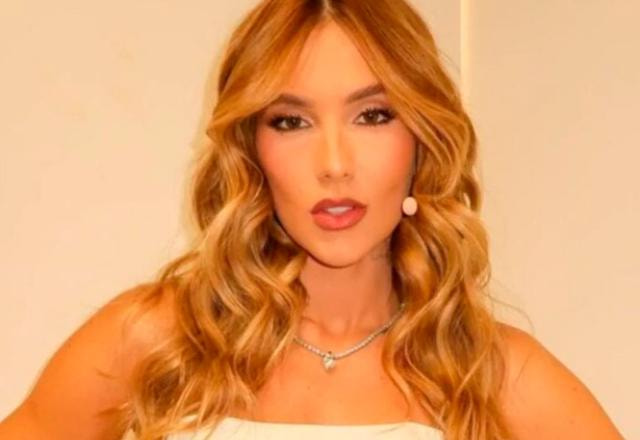 Virginia posa para foto.