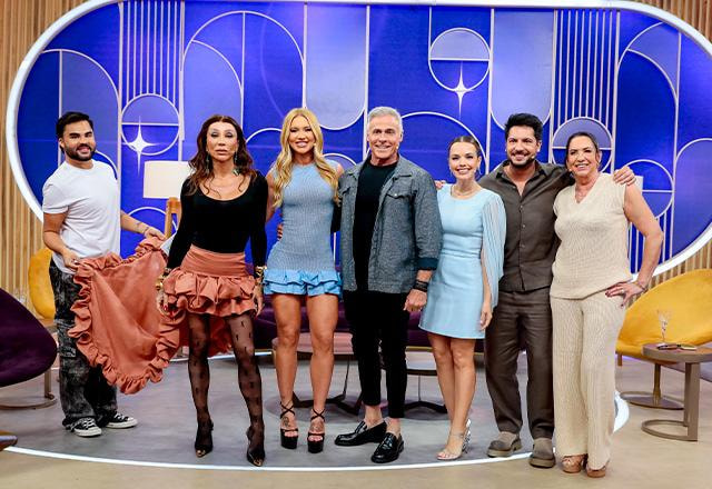 Maya Massafera, Oscar Magrini e Thaeme & Thiago posam juntos para foto.