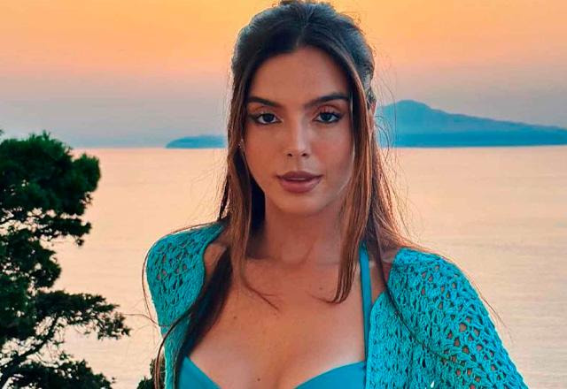 Giovanna Lancelloti posa para foto.