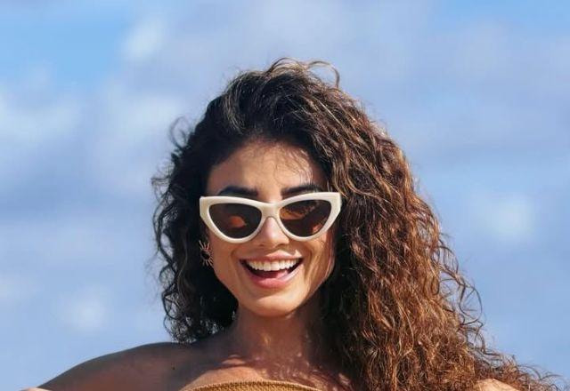 Paula Fernandes surge de topless em Fernando de Noronha e deixa fãs impressionados