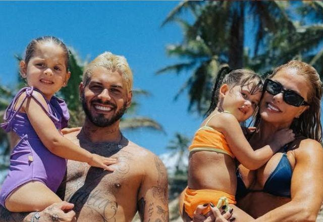 Poliana Rocha aproveita dia de praia com Zé Felipe e as netas