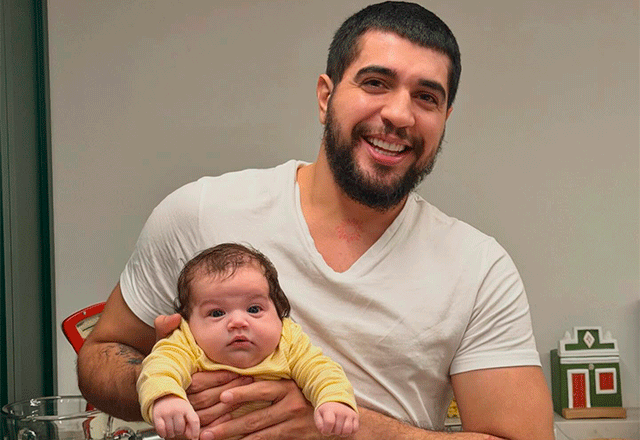 Nattan ao lado da filha Zuza