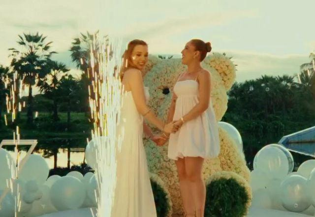 Mari Fernandez e Júlia Ribeiro no chá revelação