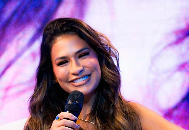 A cantora Simone Mendes