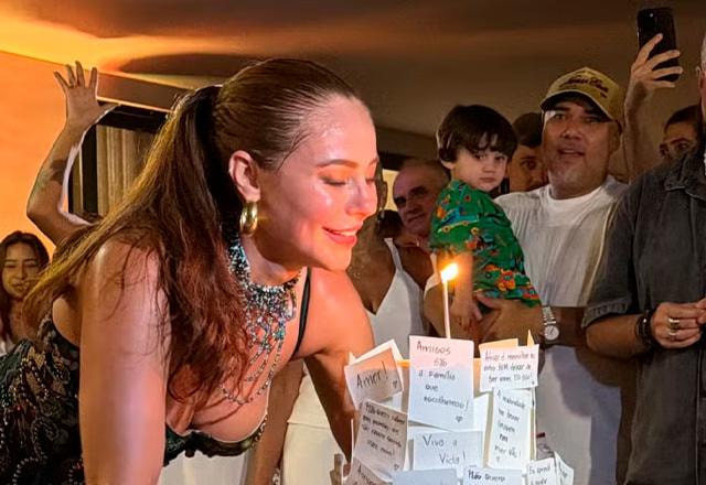 Paolla Oliveira durante o seu aniversário.