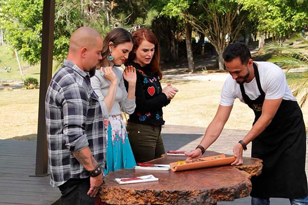 Participantes do BBQ Brasil fazem churrasco em local incomum neste sábado