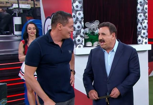 O jornalista Leo Dias foi um dos convidados do quadro Gol Show do Programa do Ratinho ao vivo