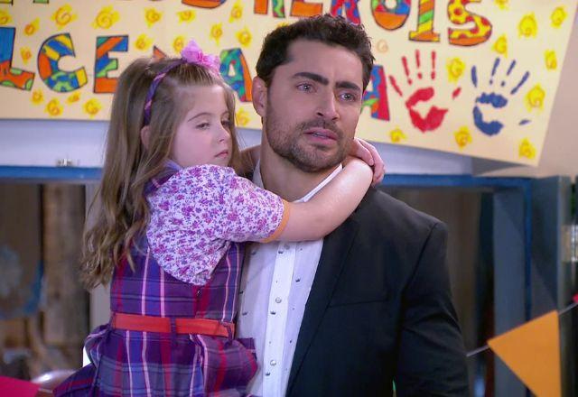 O empresário faz uma festa para agradecer o que Inácio, Zeca, Miguel, Zé Felipe e Emílio fizeram por sua família