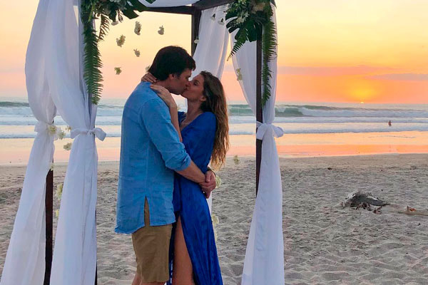 Gisele Bündchen beija o marido Tom Brady