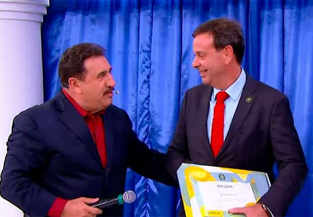 Ratinho recebe título da Embratur como Embaixador do Turismo no Brasil