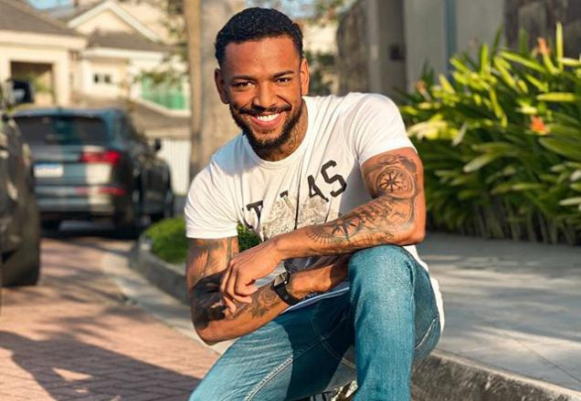 O cantor Nego do Borel