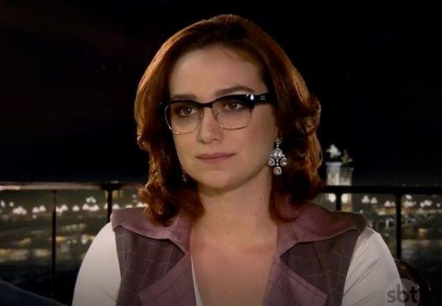 Paola em Paris conversando com Otávio