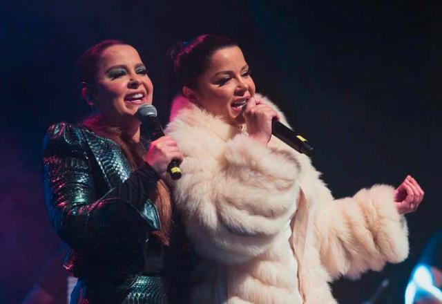 Maiara e Maraisa cantam juntas no palco