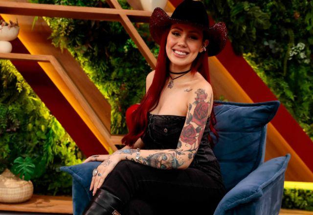 Cantora participou do Casos de Família e viu esprtalhão cair do cavalo lindamente ao se gabar que pulava a cerca