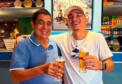 João Gomes e Zeca Pagodinho se encontram em bar no Rio de Janeiro