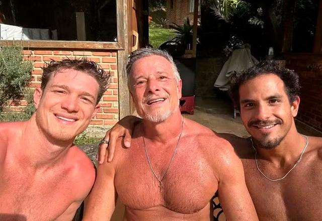 Diogo, Marcello e Pedro Novaes posam juntos para foto.