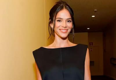 Bruna Marquezine elege vestido preto grifado para evento; saiba o valor