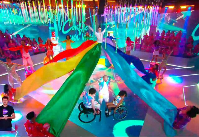 A maratona do bem começou com Celso Portiolli dando boas-vindas ao público e uma apresentação impactante