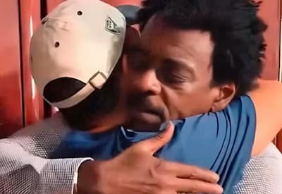 Seu Jorge rasga elogios para João Gomes durante encontro em camarim