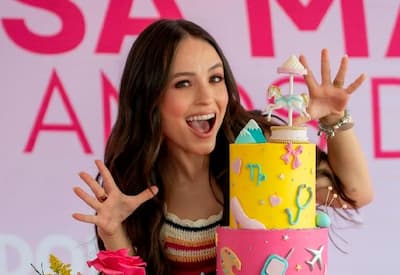 Larissa Manoela comemora 20 anos de carreira em festa exclusiva com fãs