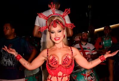 Virginia mostra bastidores do último ensaio de rua da Grande Rio: "Pressão aumentando"