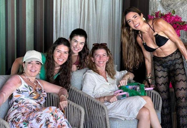 Iris, Rebeca, Renata, Daniela e Patricia Abravanel