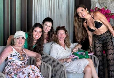 Patricia Abravanel abre álbum de fotos de férias com a família