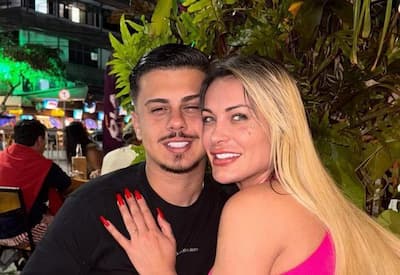 Andressa Urach anuncia mudança na rotina após casamento: "Parei com os jobs"