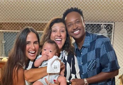 Thiaguinho e Carol Peixinho levam o filho Bento ao aniversário de Regina Casé