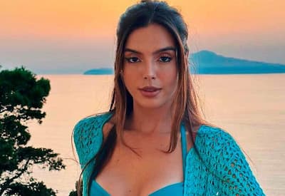 De maiô, Giovanna Lancellotti entra em lago no meio da neve