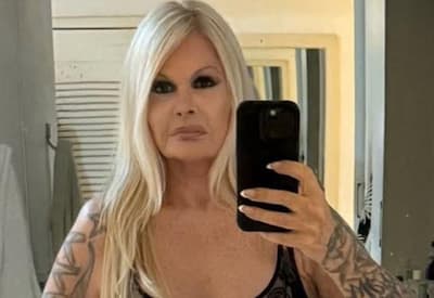 Monique Evans posa de body transparente aos 69 anos e celebra autoestima